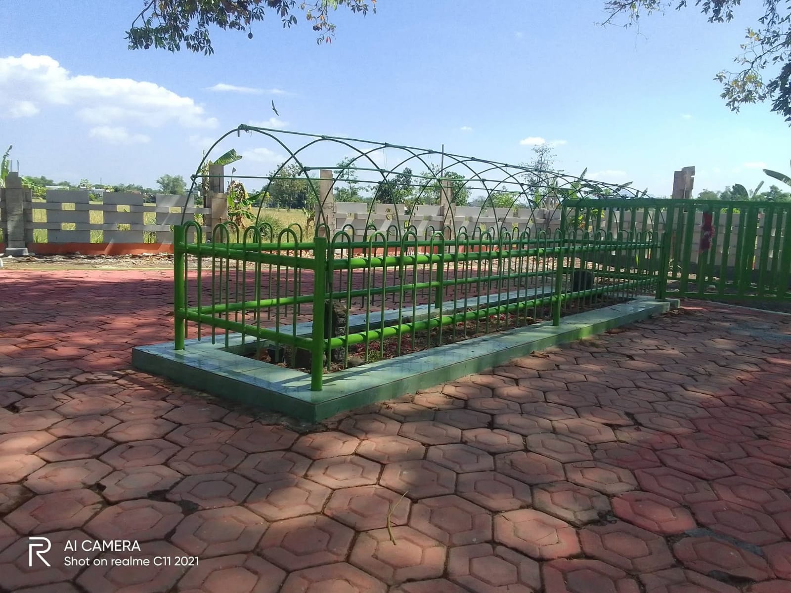 Menyelisik Kisah Makam Keramat Mbah Sentono Kamandowo di Kelurahan Begadung IMG-20260808-WA0076.jpg